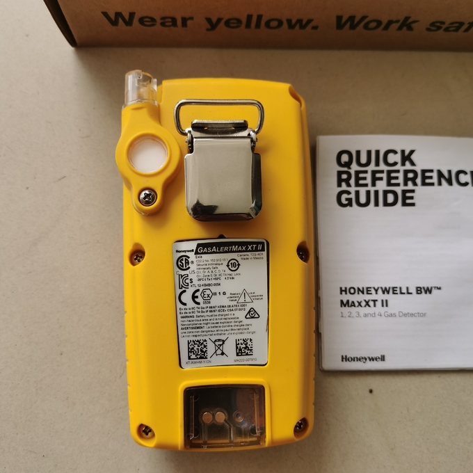 Max XT II 4 Gas XT XWHM Y CN Portable Gas Detector Analyzer Bw