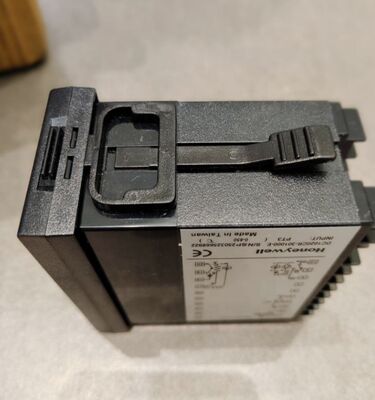 Honeywell DC1020CT-301000-E Digital Process Controller with Universal Input LCD Display and 1 Year Warranty