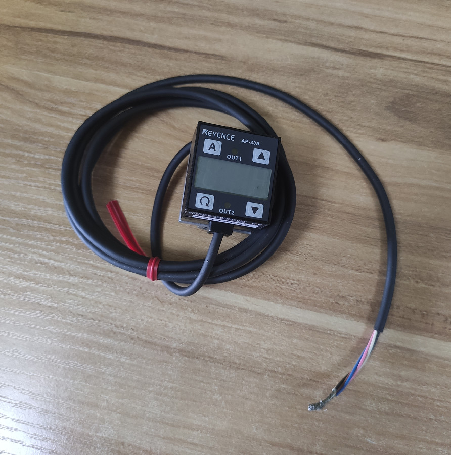 Keyence AP31A Ap Series Digital Pressure Gauge Switch 1224V Dc Pressure Sensor