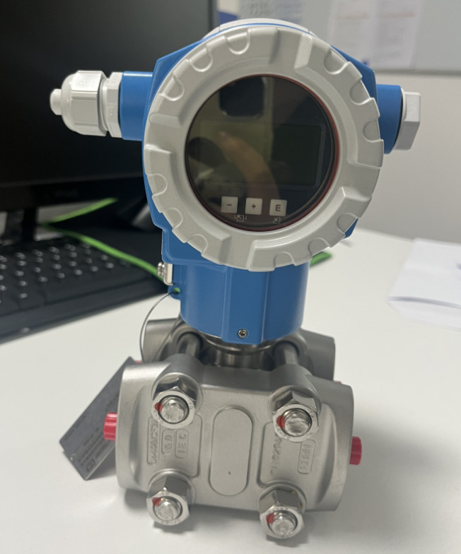 Endress Hauser E+H PMD75 Differential pressure transmitter with metal