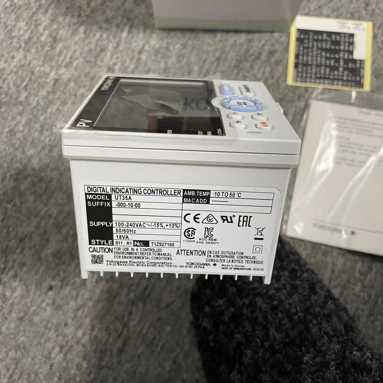 New In Box YOKOGAWA UT35A-000-11-00 Temperature Controller - Industrial Grade
