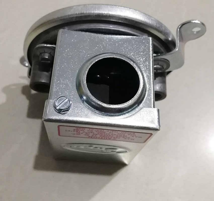 1910-0: Differential pressure switch, range 0.15-0.55