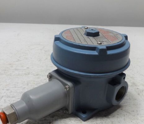 Adjustable Pressure Switch,United Electric (UE) J120-358 WITH  316L Stainless Steel Bellows