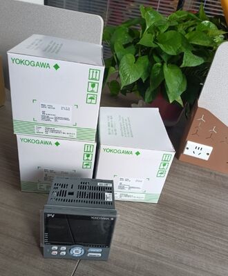 yokogawa  UT55A-000-11-00  Mid-level Temperature Controller UT55A/UT52A 