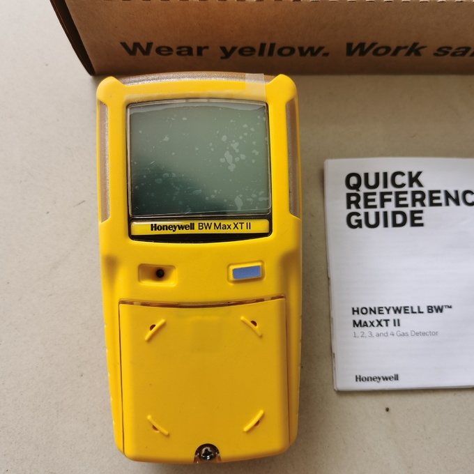 Max XT II 4 Gas XT XWHM Y CN Portable Gas Detector Analyzer Bw
